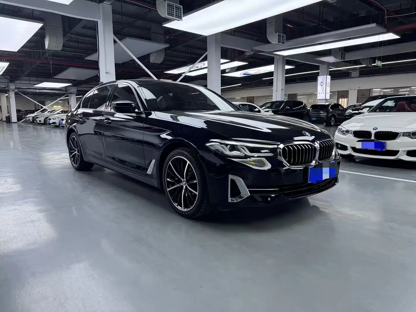 BMW 5 Series 2022 530Li Exclusive Luxury Package фото 3