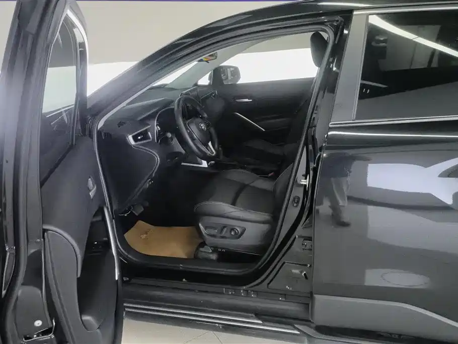 Toyota Frontlander 2022 2.0L CVT Luxury Edition фото 9