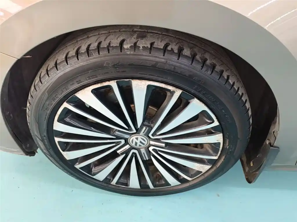 Volkswagen Passat 2019 Model 330TSI Luxury Edition China V фото 23
