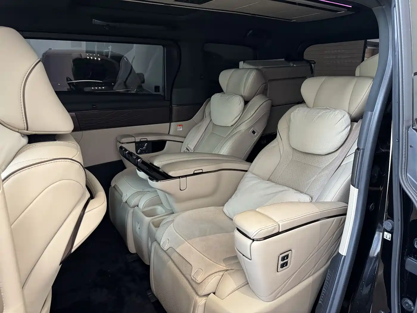 Toyota Vellfire 2024 Crown Hybrid 2.5L Premium Edition фото 8