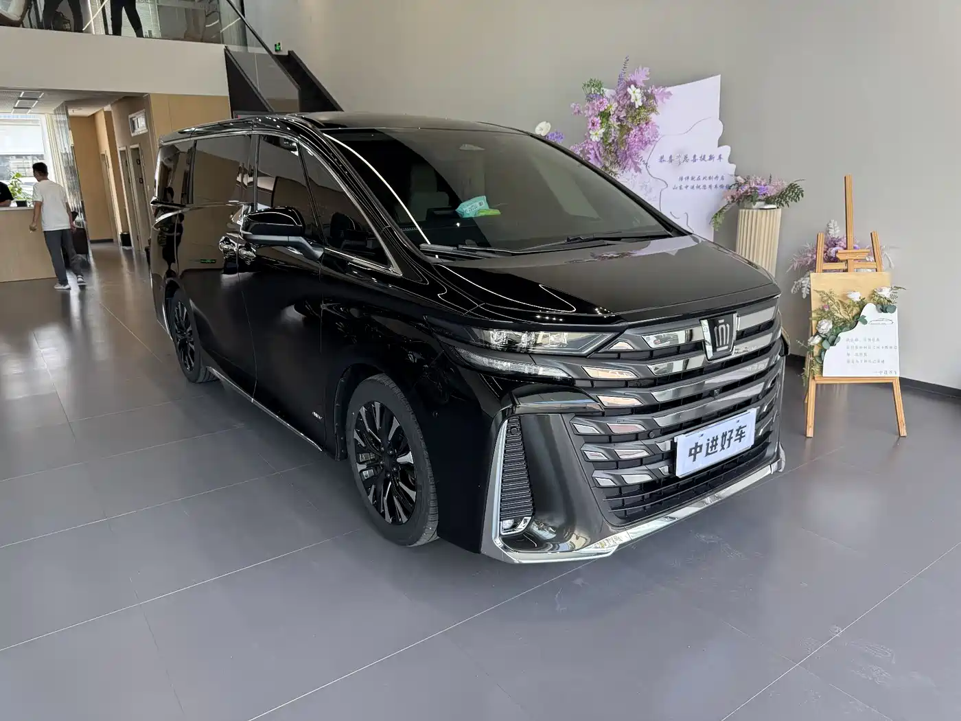 Toyota Vellfire 2024 Crown Hybrid 2.5L Premium Edition фото 3