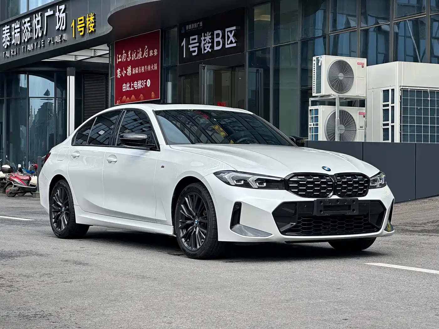 BMW 3 Series 2024 325i M Sport Shadowline Package фото 7