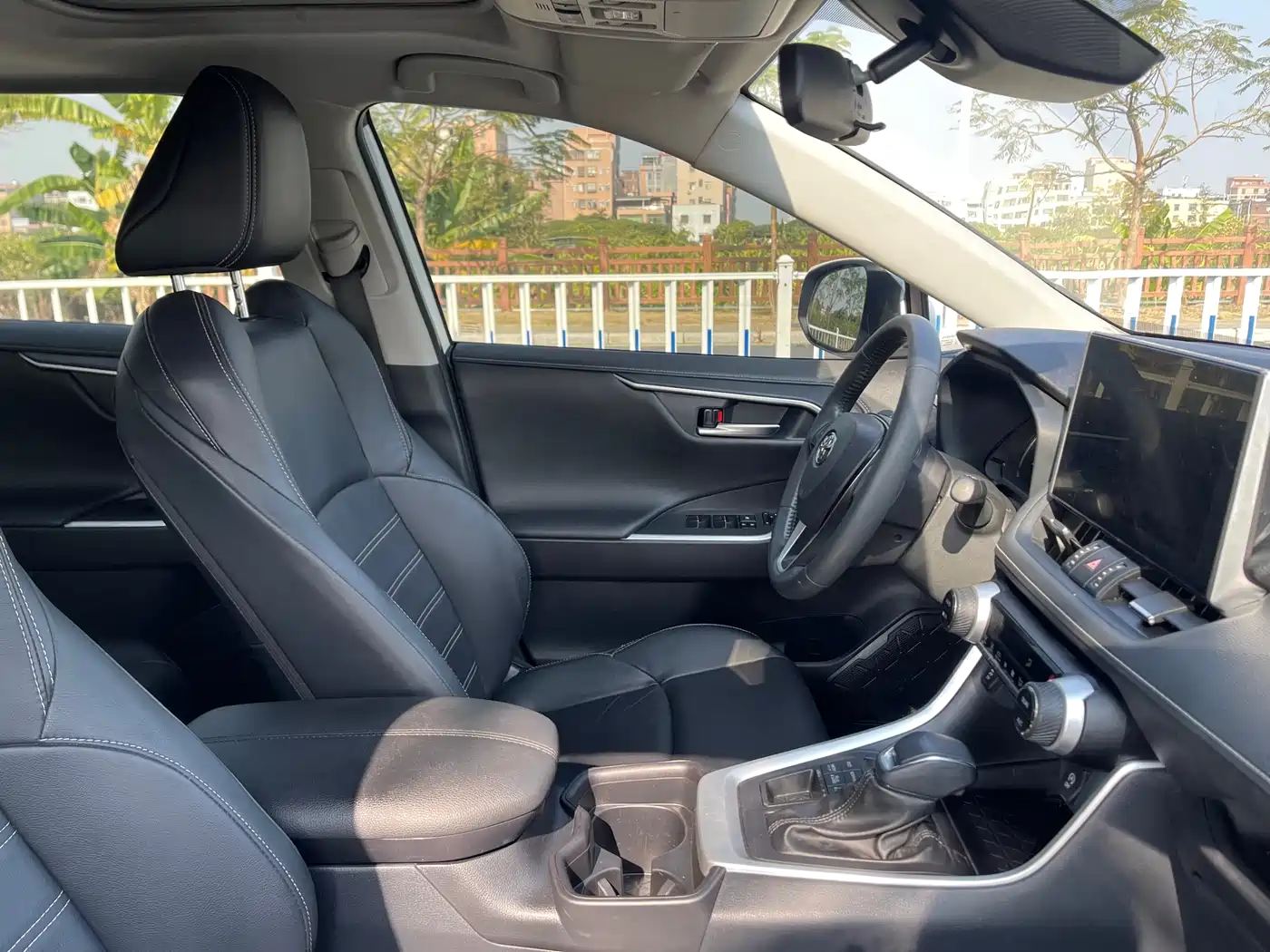 Toyota Wildlander 2022 2.0L CVT AWD Luxury Edition фото 8