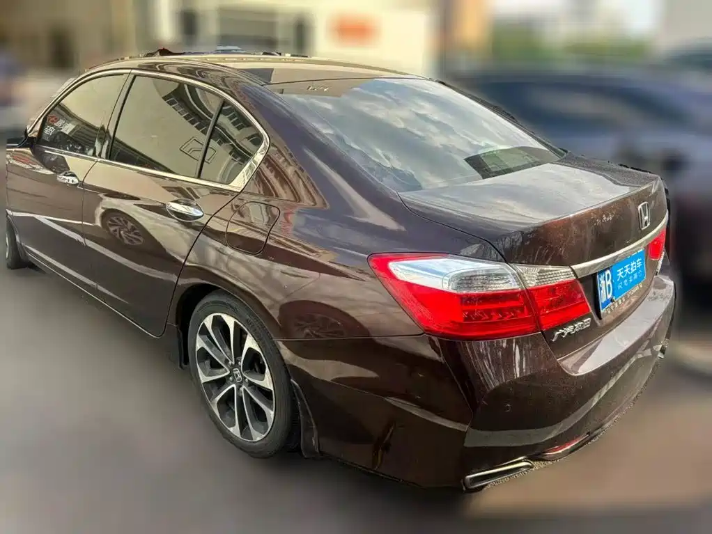 Фото 2 - Honda Accord