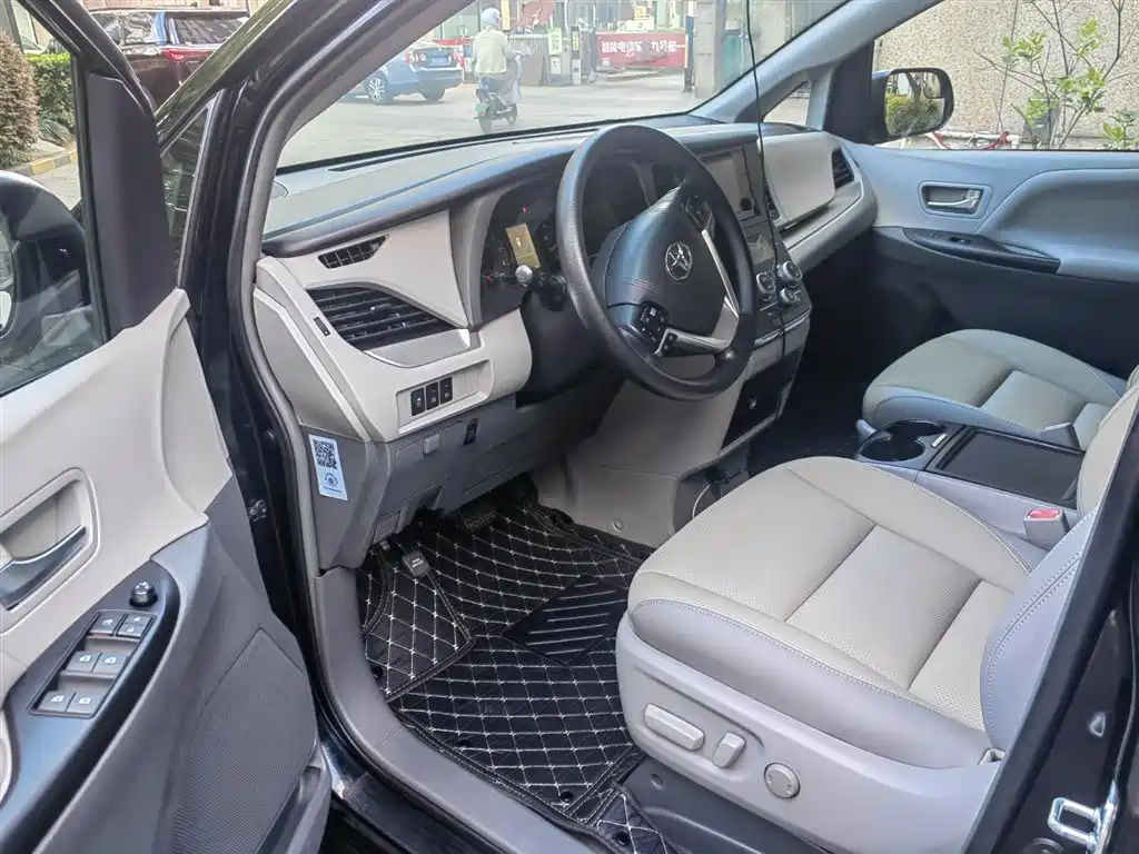Toyota Sienna 2015 3.5L 2WD LE фото 13