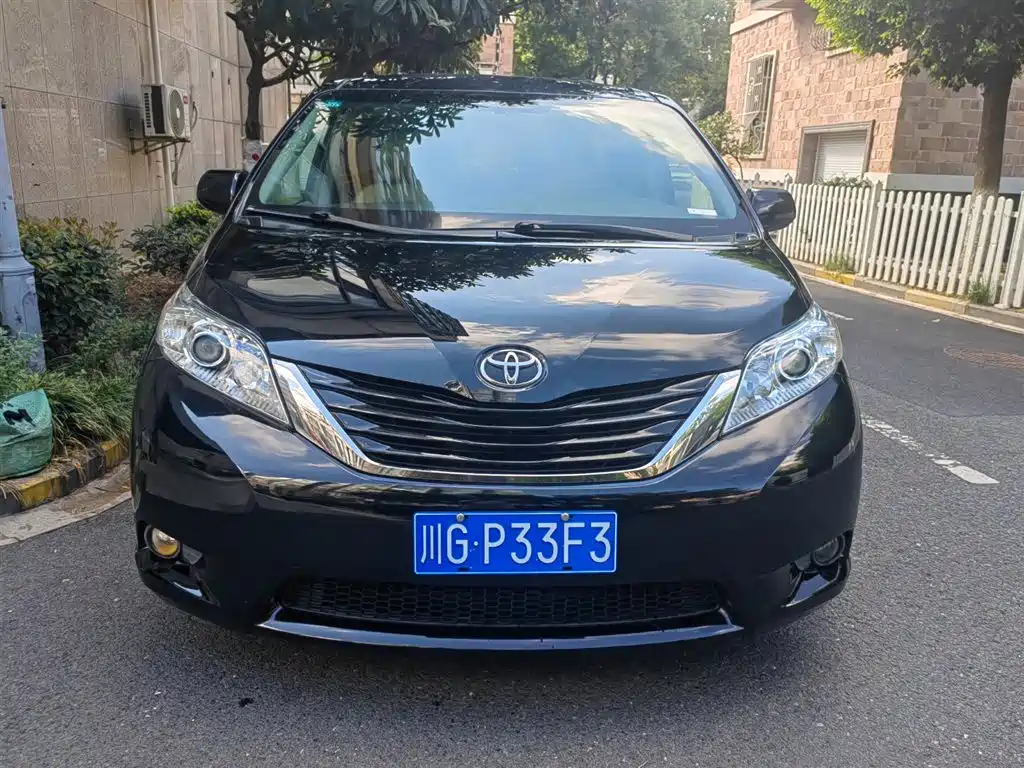 Toyota Sienna 2015 3.5L 2WD LE фото 16