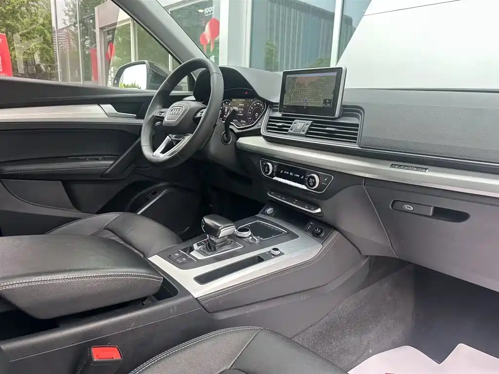 Audi Q5L 2020 Facelift 40 TFSI Honor Fashion фото 6