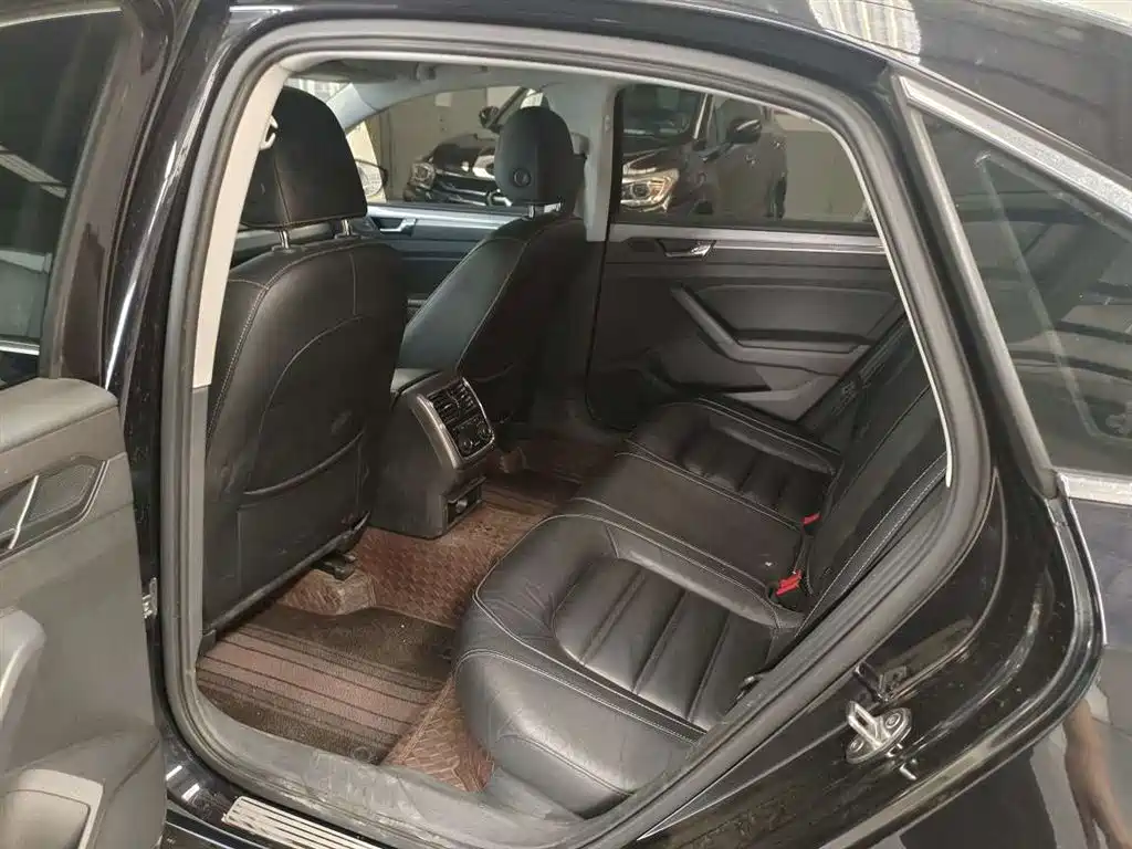 Volkswagen Passat 2017 330TSI DSG Prestige фото 10
