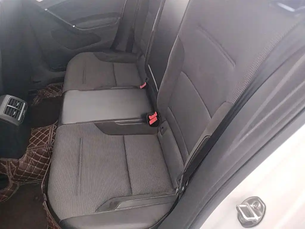 Volkswagen Golf 2018 230TSI Automatic Comfort фото 17