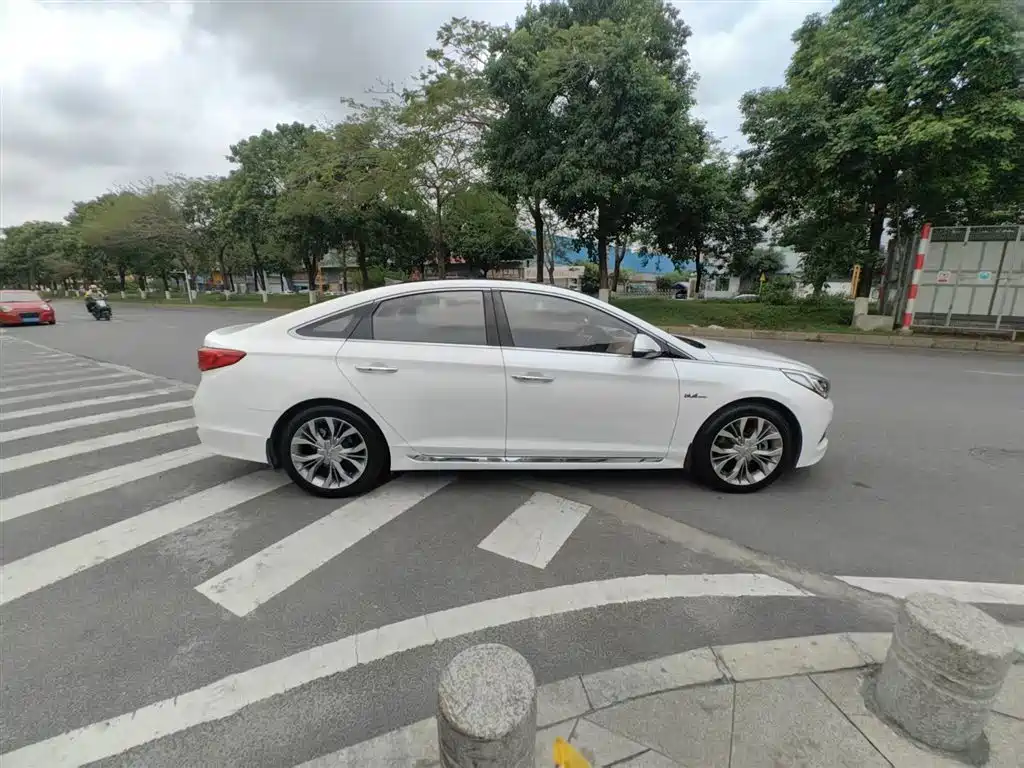 Hyundai Sonata 2015 1.6T DLX Premium фото 6