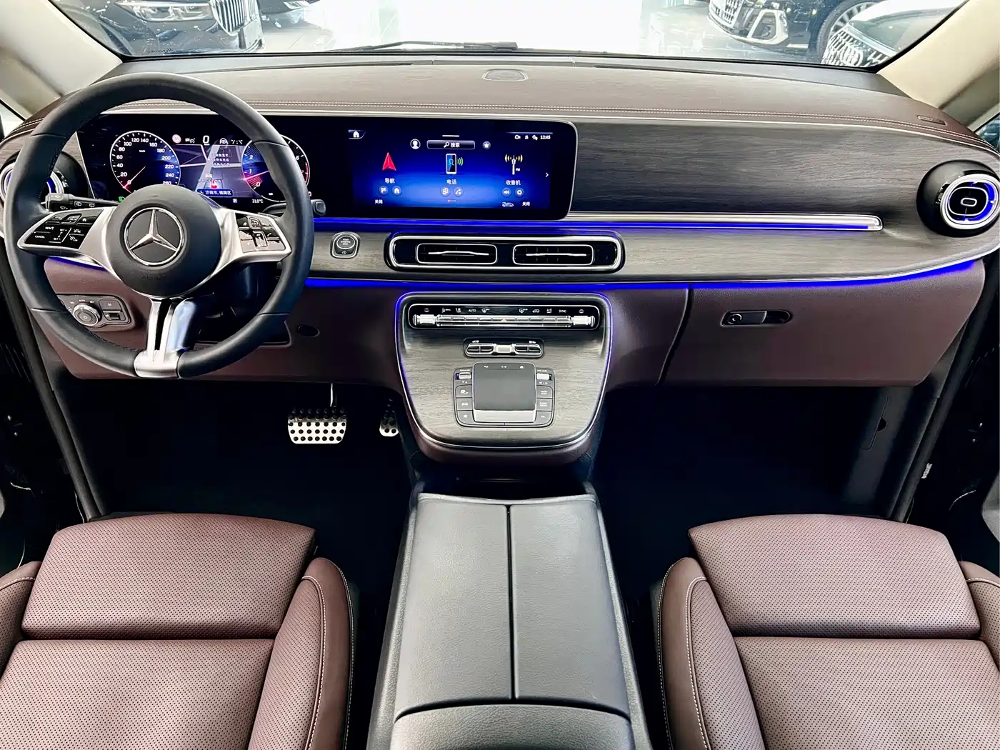 Mercedes-Benz V-Class 2024 V 300 L Long Wheelbase Luxury Edition фото 9