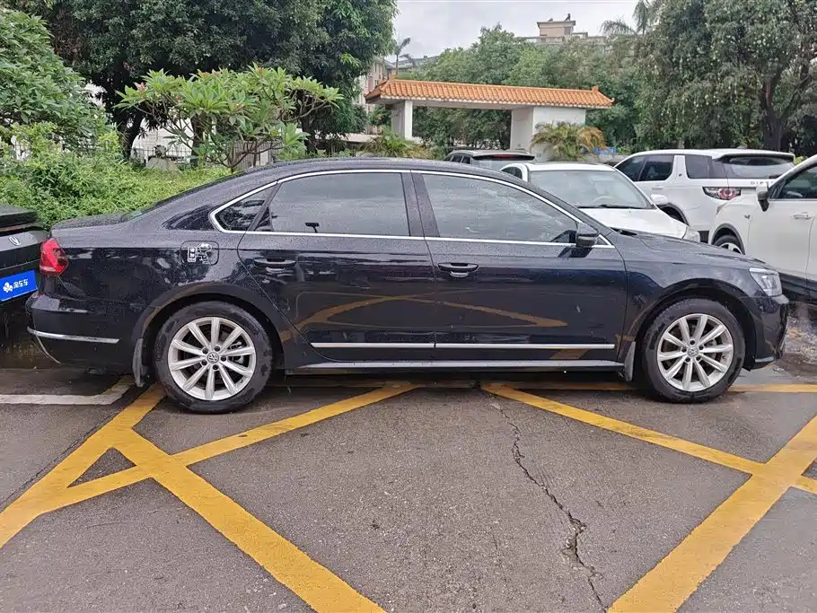 Volkswagen Passat 2017 280TSI DSG Prestige фото 4