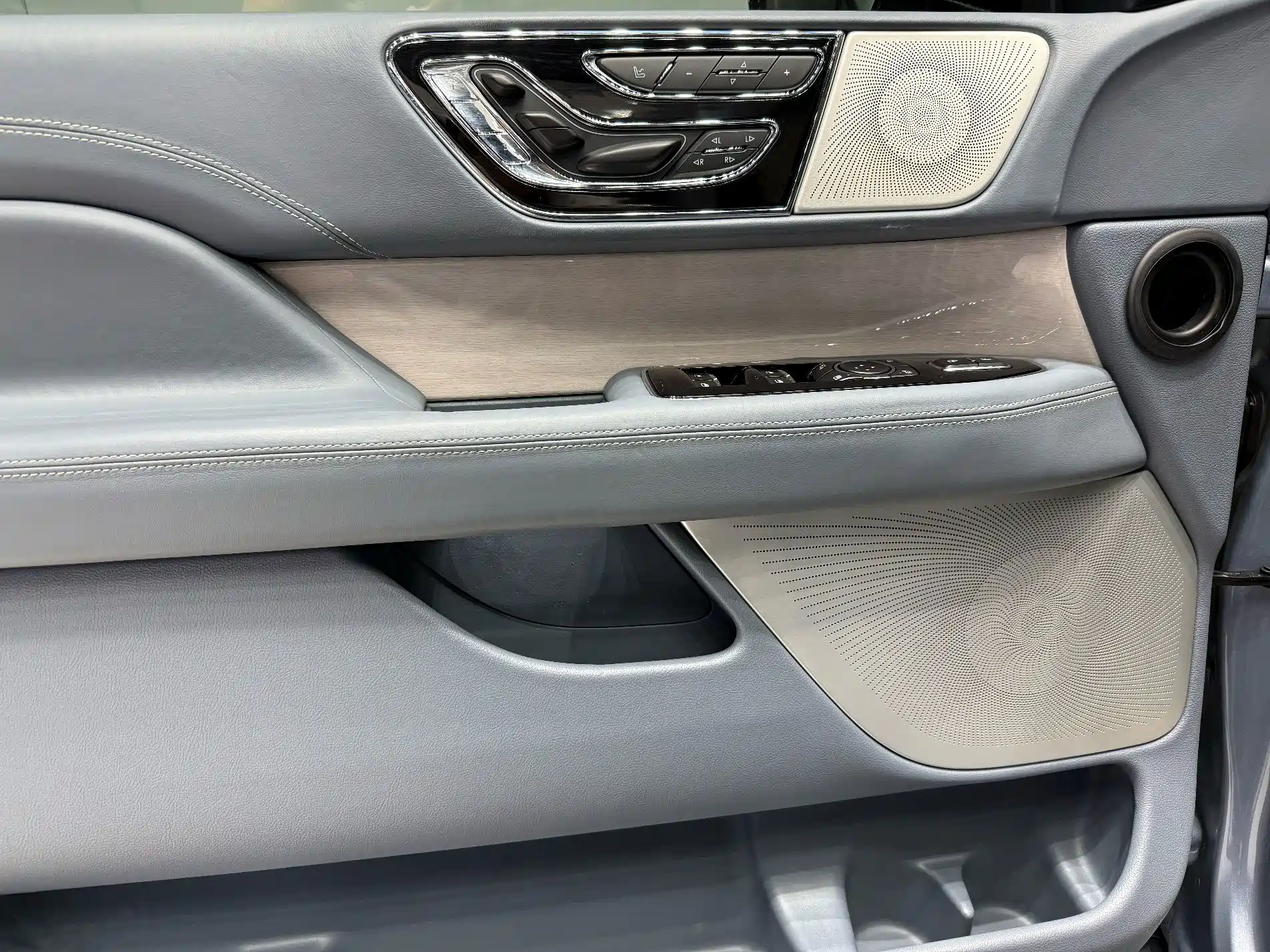 Фото 13 - Lincoln Navigator