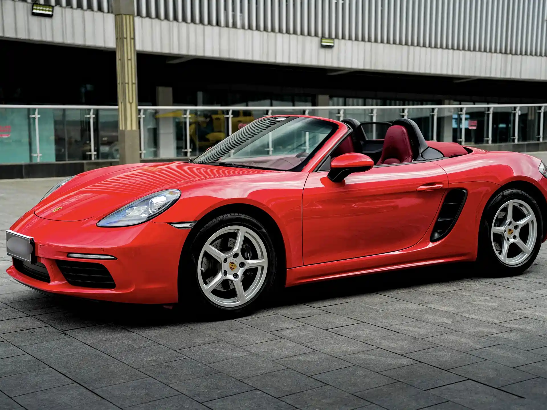 صورة 1 - Porsche 718