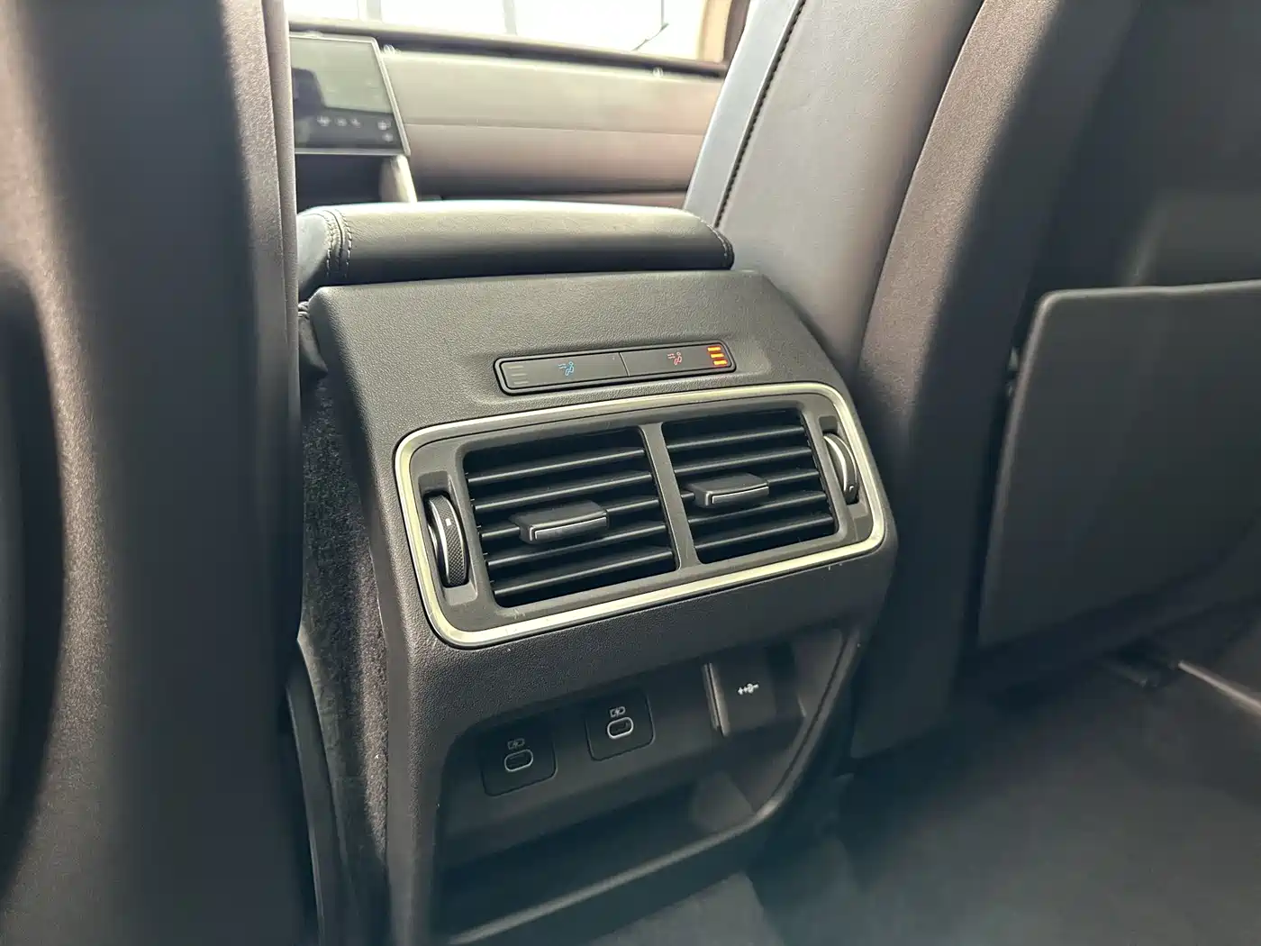 Land Rover Discovery Sport 2024 Luxury Custom Edition фото 19