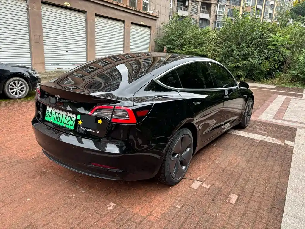 Фото 7 - Tesla Model 3