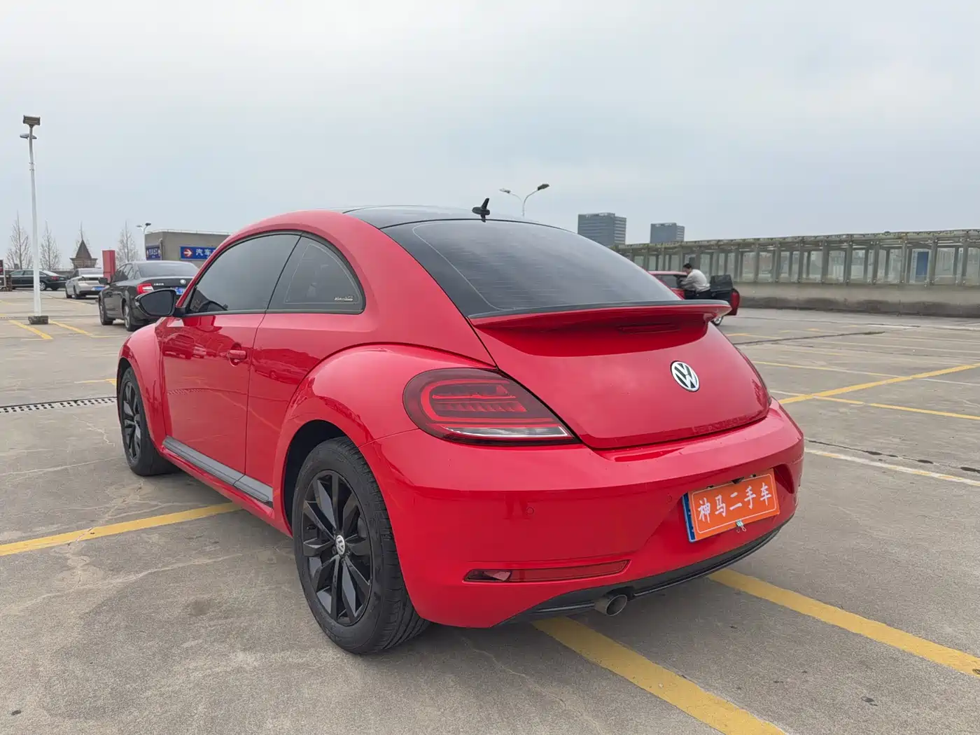 Volkswagen Beetle 2018 180TSI Obsidian Series Special Edition фото 4