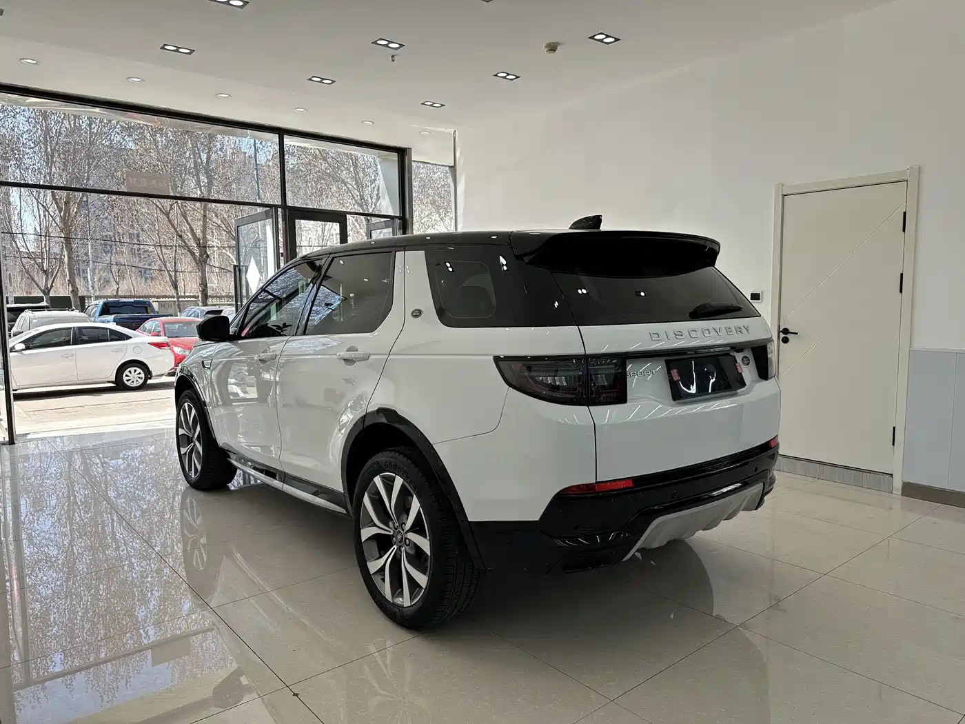Land Rover Discovery Sport 2024 Luxury Custom Edition фото 28