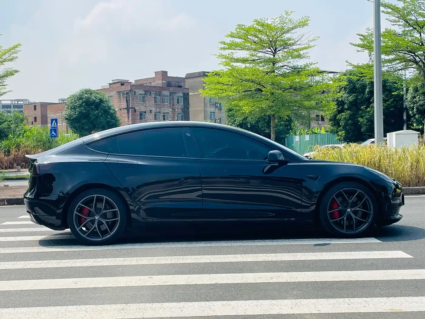 Фото 4 - Tesla Model 3