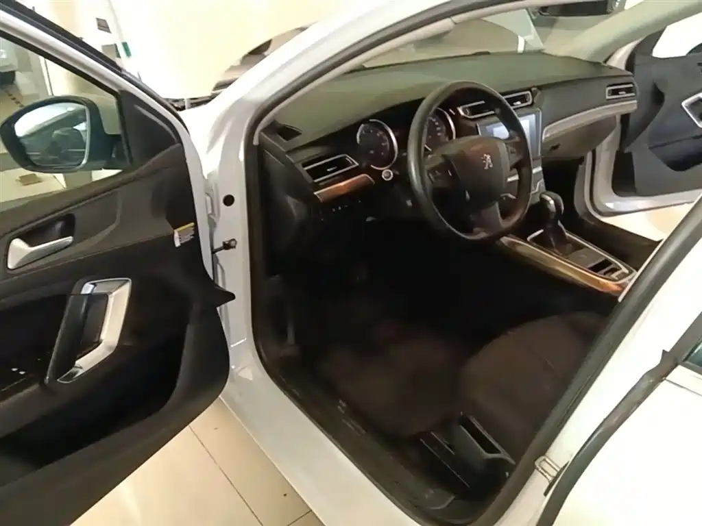 Peugeot 408 2016 1.6T Automatic Luxury Edition фото 16