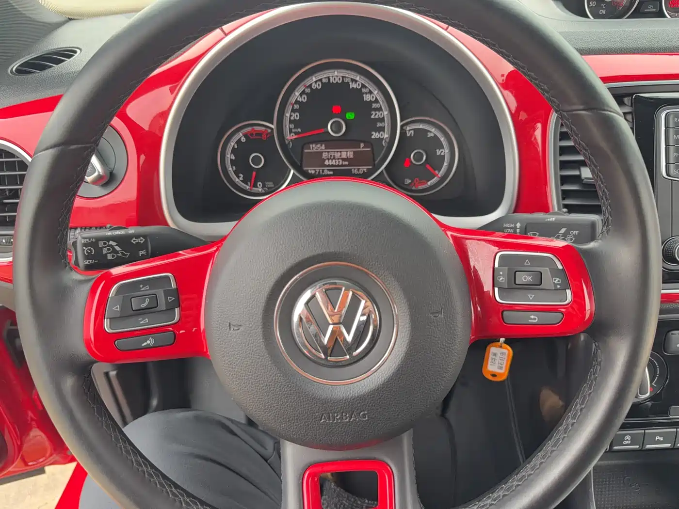 Volkswagen Beetle 2018 180TSI Obsidian Series Special Edition фото 8