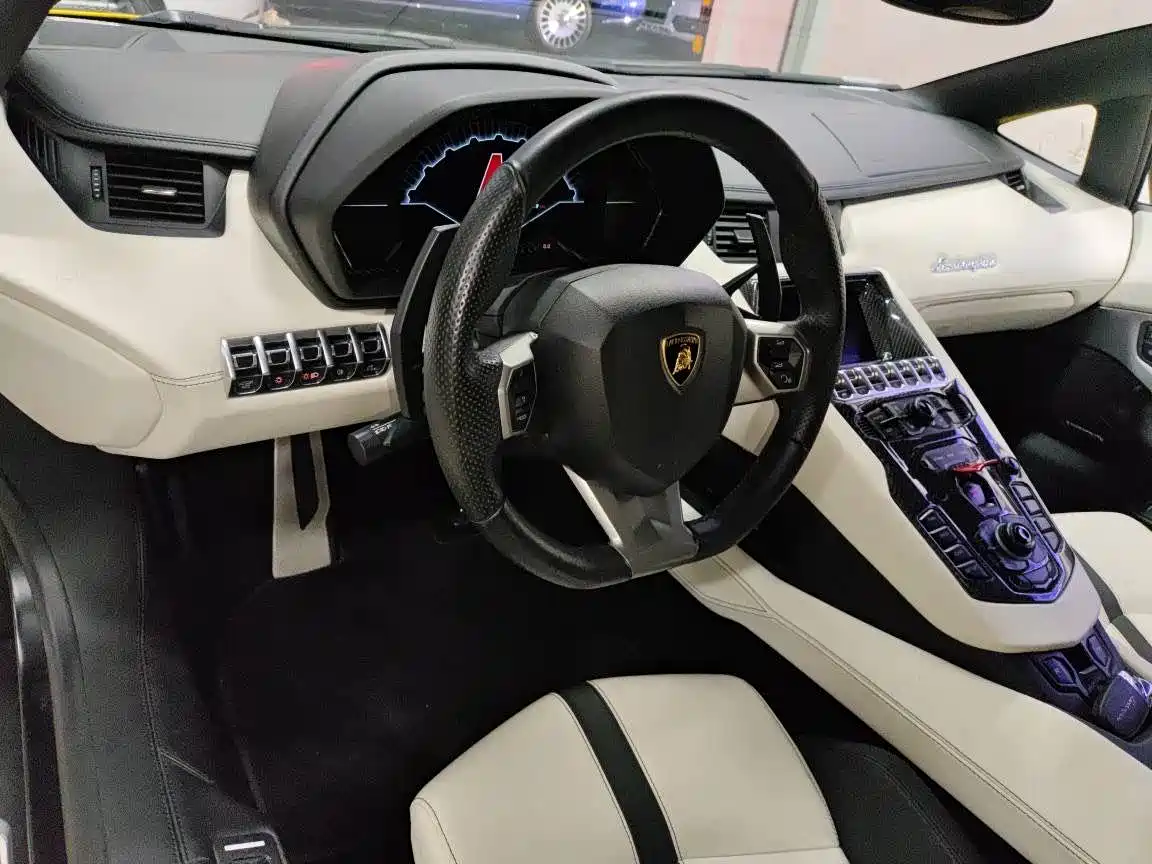 Lamborghini Aventador 2011 LP 700-4 фото 6
