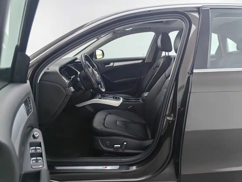 Фото 10 - Audi A4L