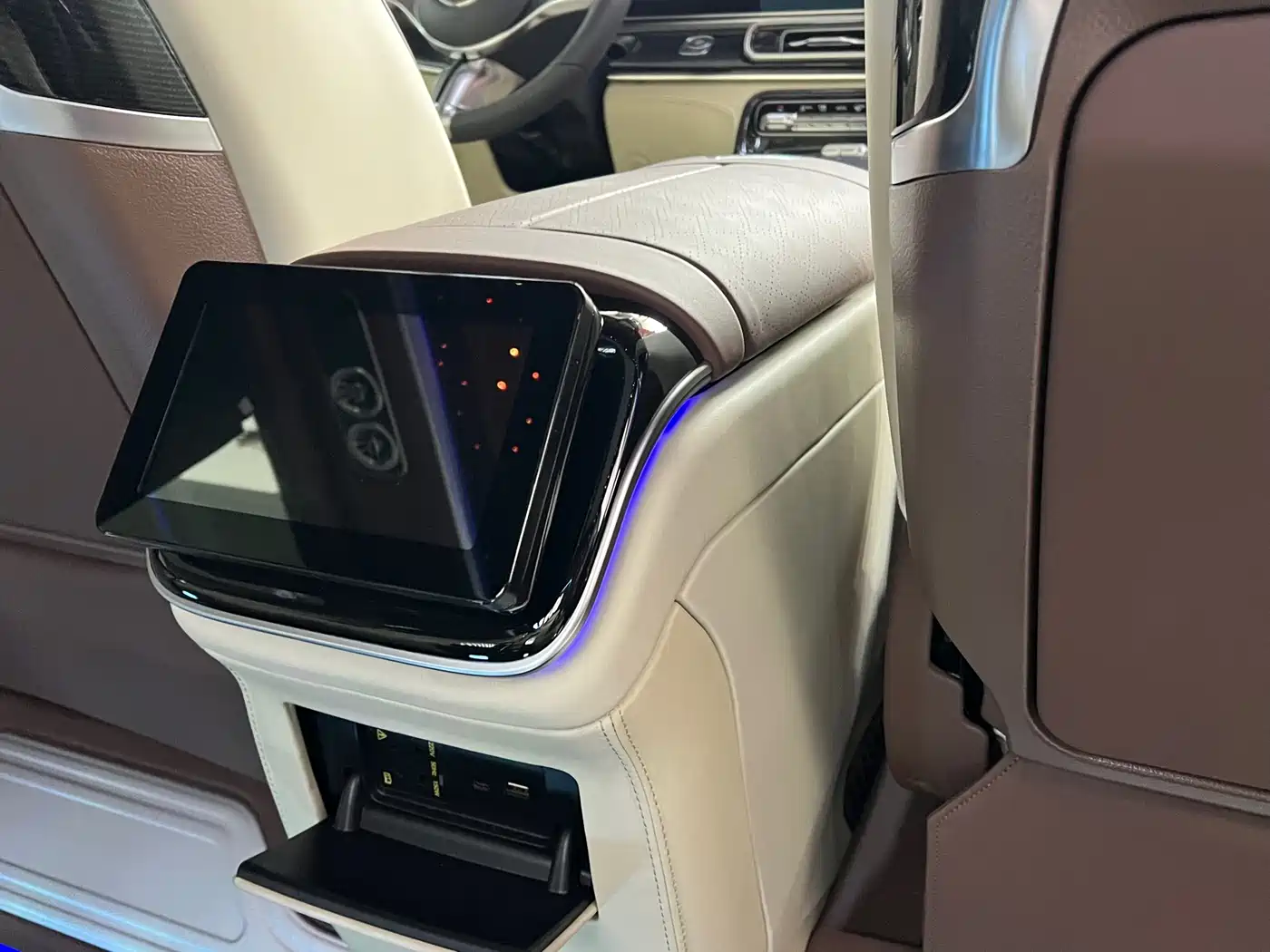 Mercedes-Benz V-Class 2024 V 300 L Long Wheelbase Luxury Edition фото 10
