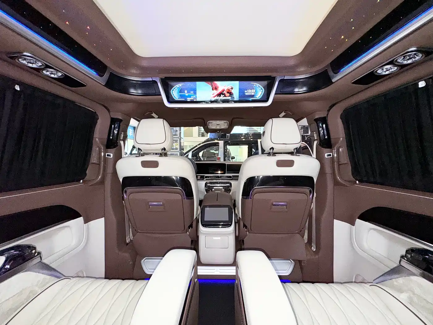 Mercedes-Benz V-Class 2024 V 300 L Long Wheelbase Luxury Edition фото 13