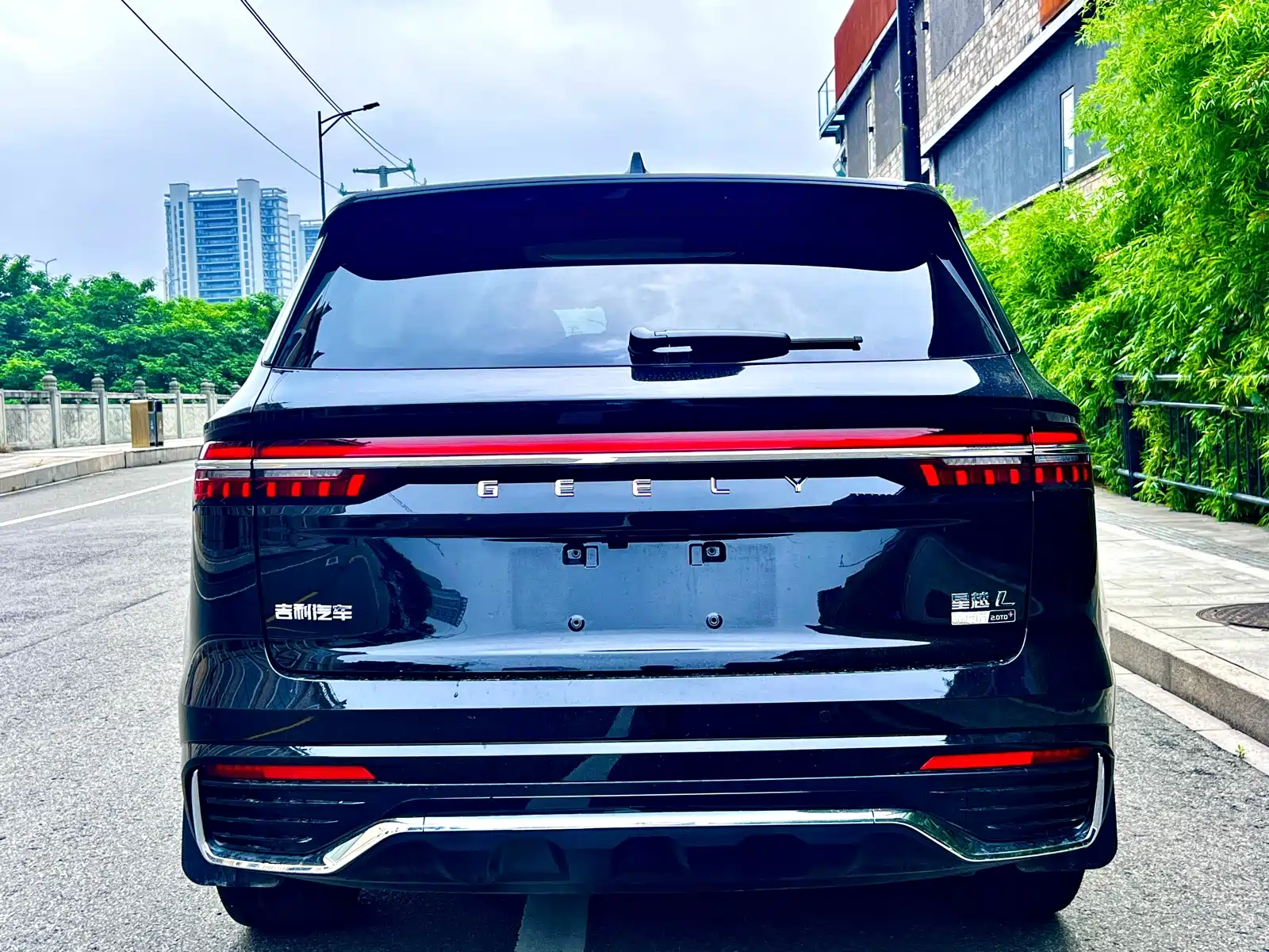 Фото 8 - Geely Monjaro