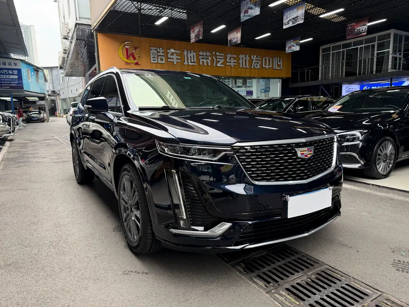 CADILLAC XT6