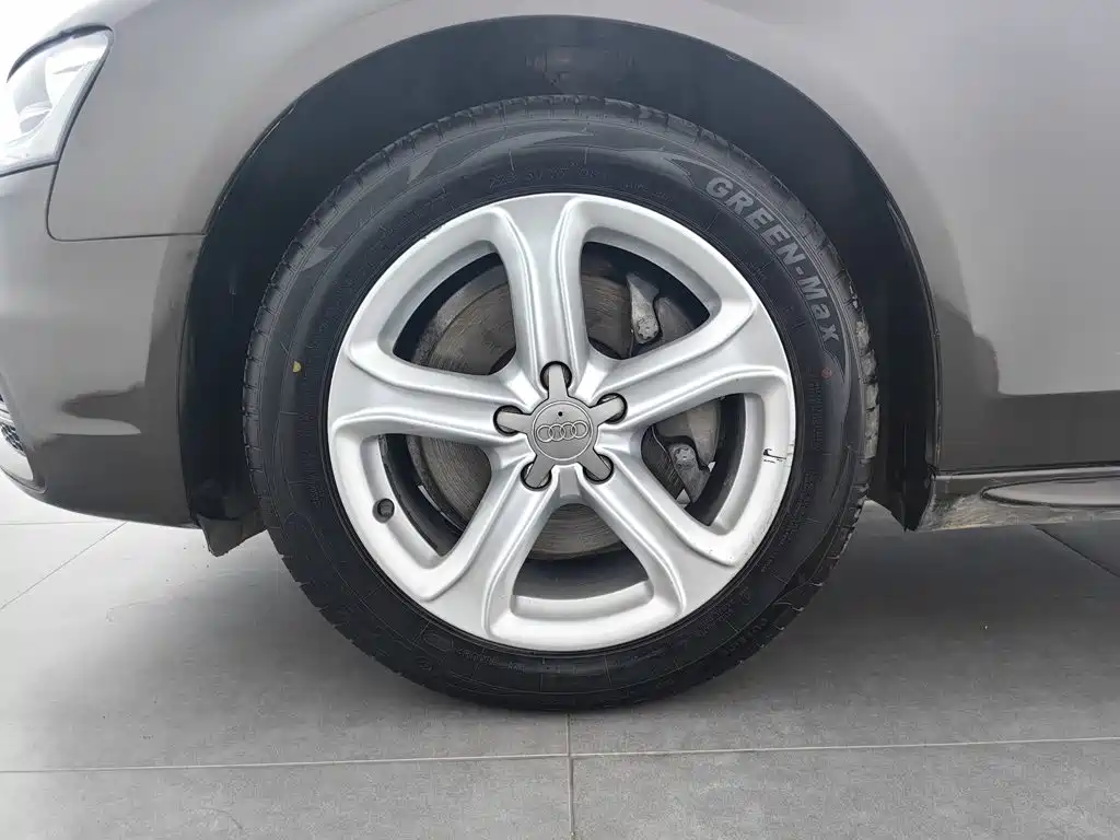 Фото 17 - Audi A4L