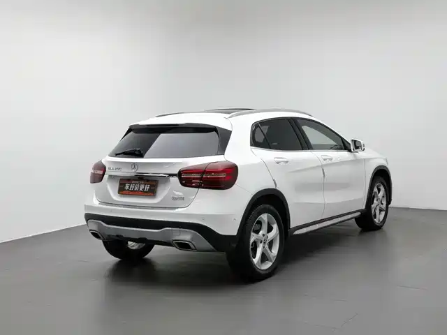 Mercedes-Benz GLA 2018 GLA 200 Dynamic — фото 2
