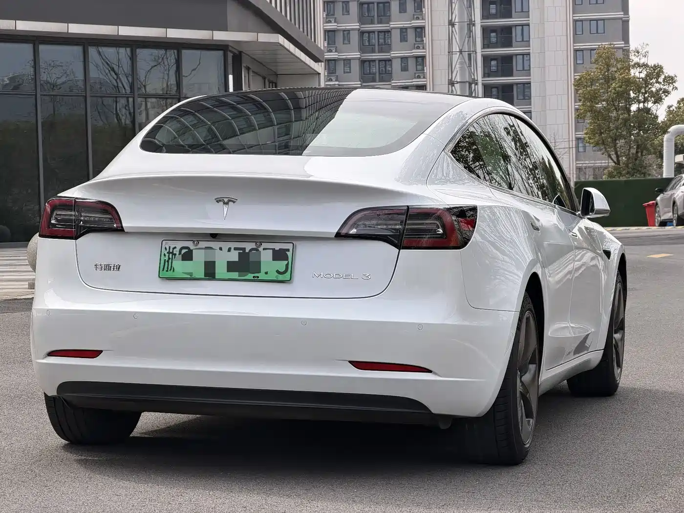TESLA MODEL 3