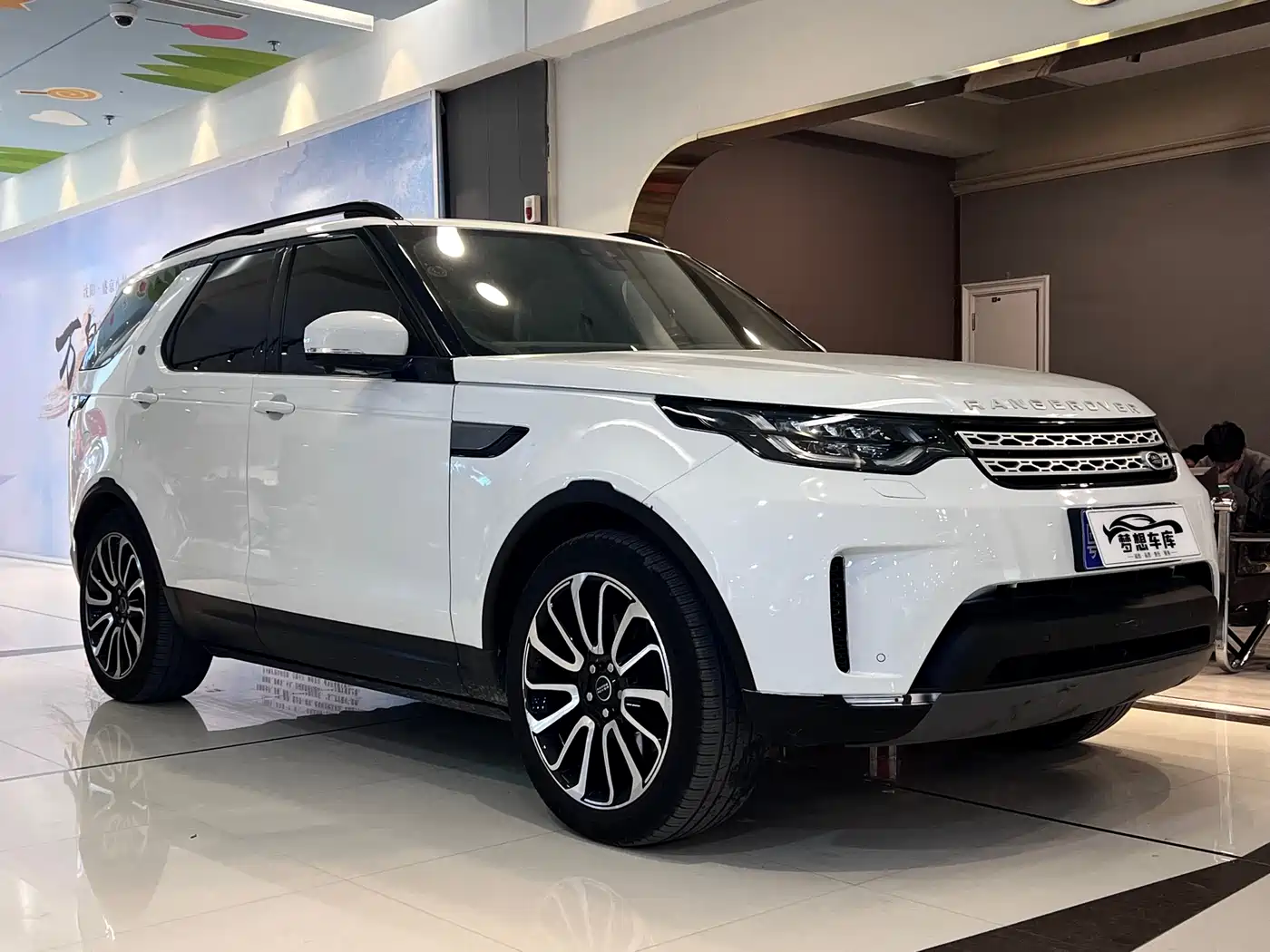 Land Rover Discovery 2019 3.0 SC V6 SE