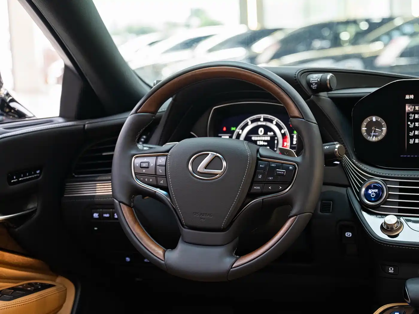 Lexus LS 2021 500h Premium Edition фото 15