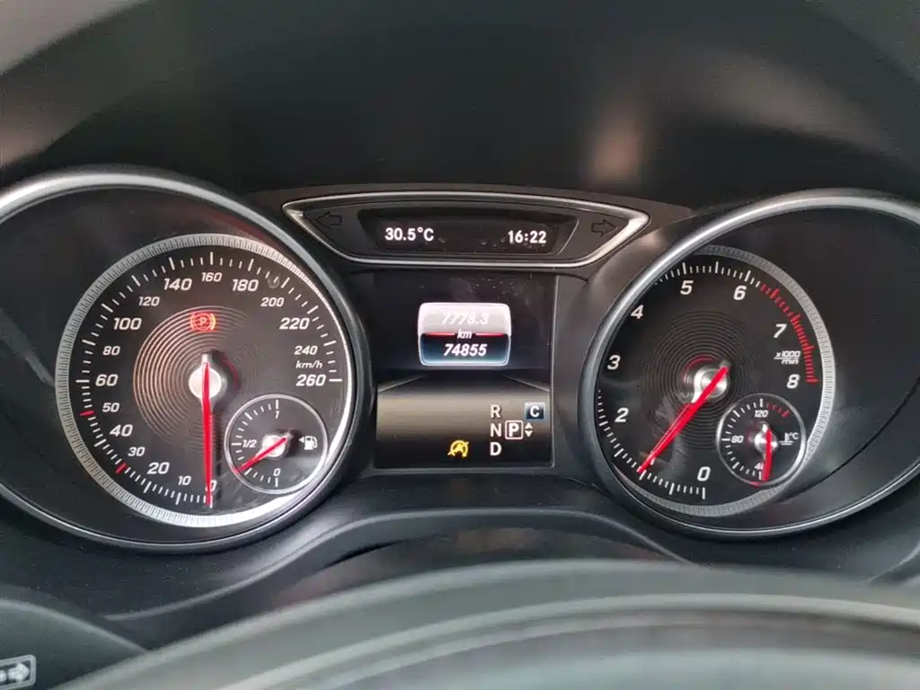 Mercedes-Benz GLA 2017 GLA 200 Dynamic фото 12