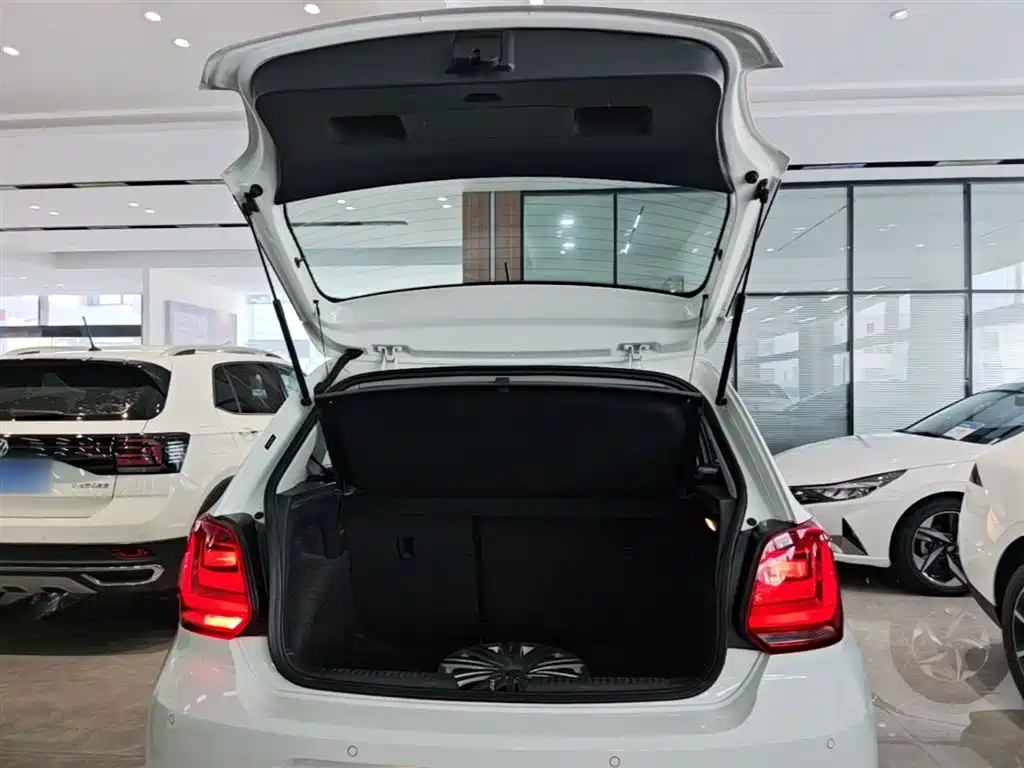 Volkswagen Polo 2016 1.6L Automatic Comfort фото 19