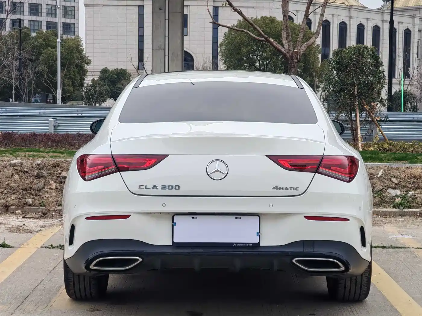 MERCEDES-BENZ CLA