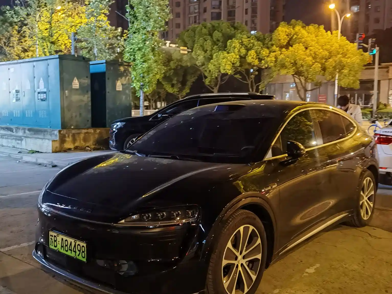 صورة 1 - Zhijie Luxeed R7