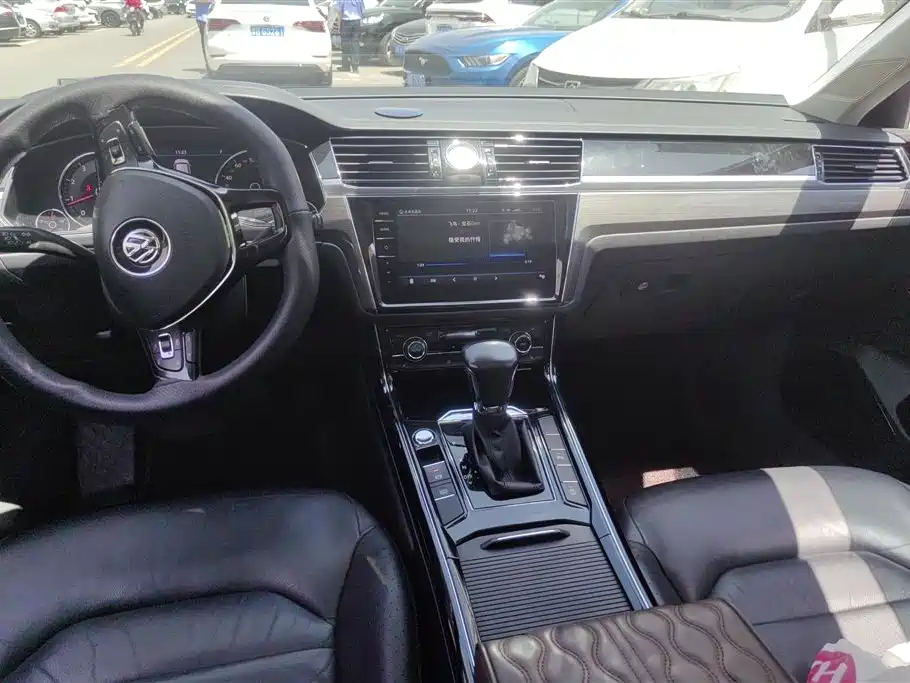 Volkswagen Phideon 2018 Facelift 380TSI FWD Business фото 12