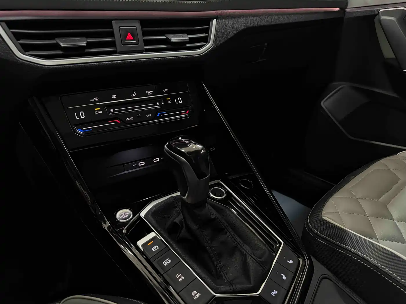 Volkswagen Tayron 2023 280TSI 2WD Luxury Plus Advanced Edition фото 13