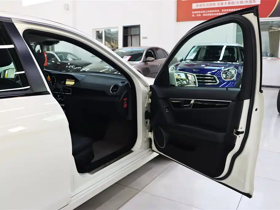 Mercedes-Benz C-Class 2011 C 180K Classic фото 24