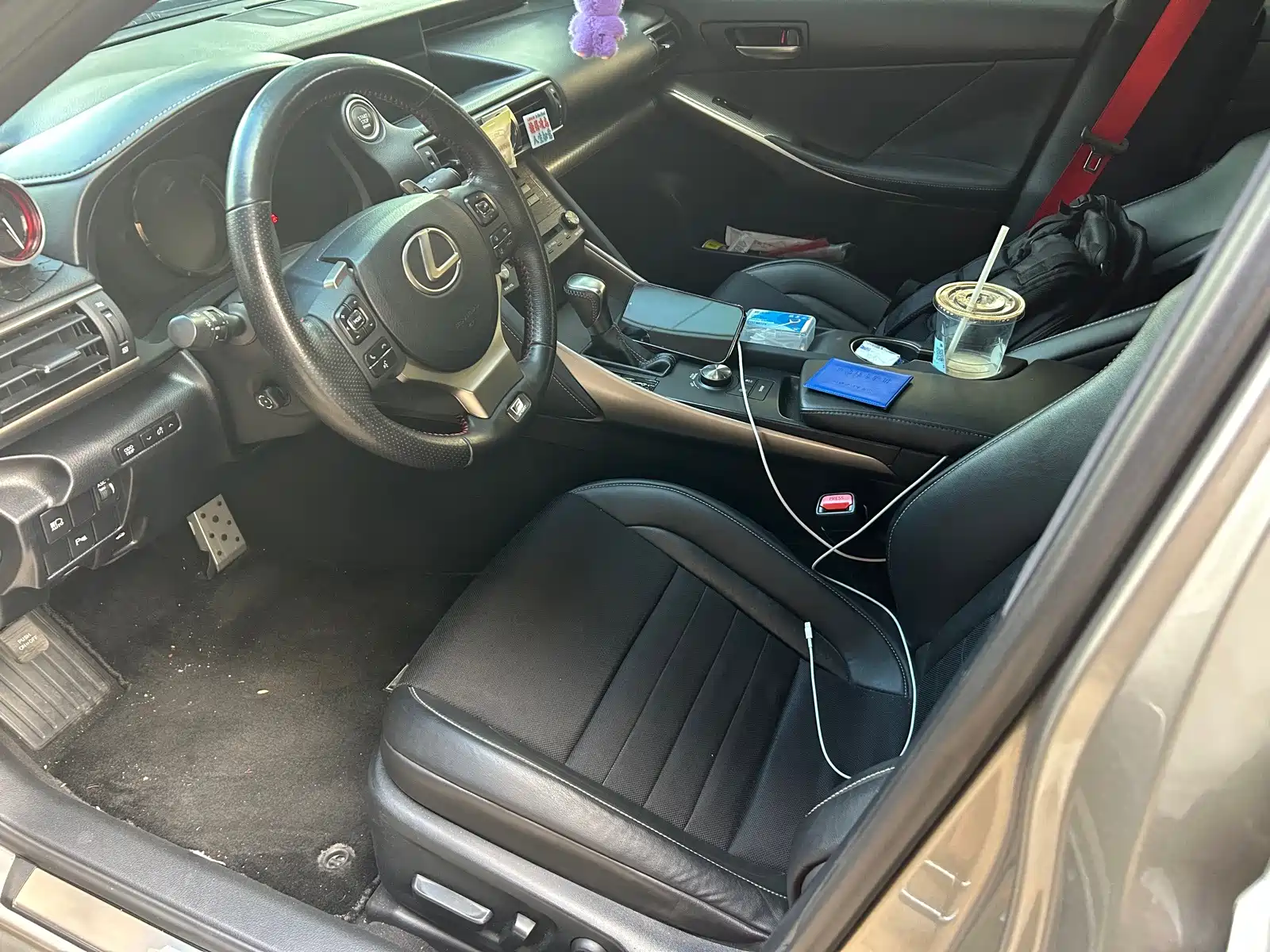 Photo 4 - Lexus IS