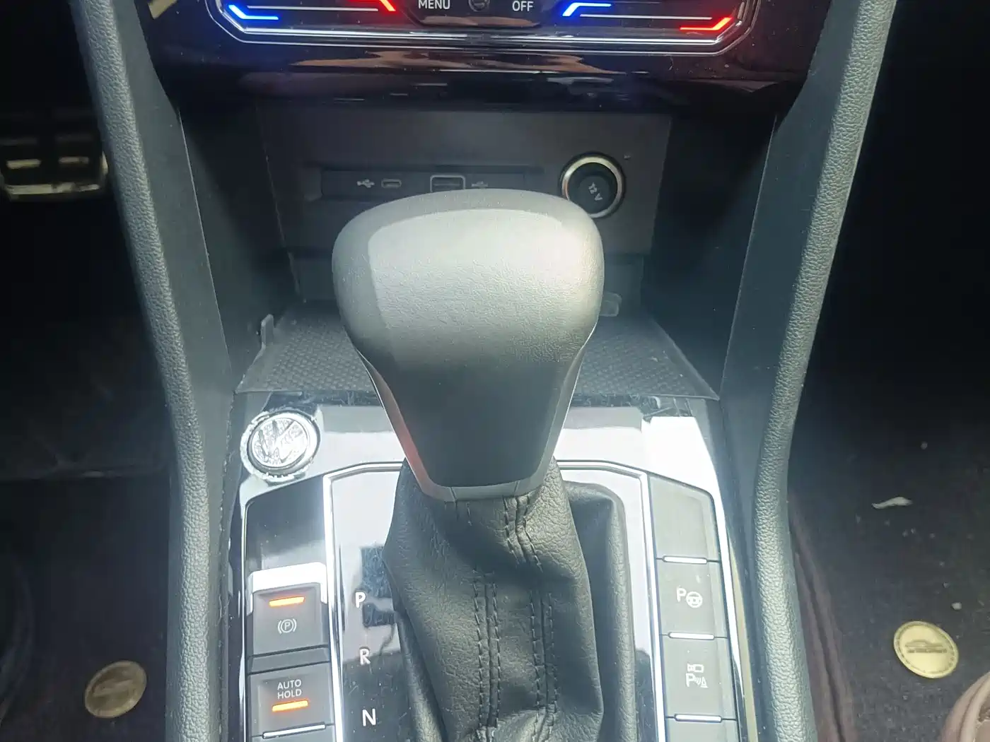 Volkswagen Tiguan L 2024 330TSI Automatic 2WD R-Line Premium Enjoyment Edition фото 9
