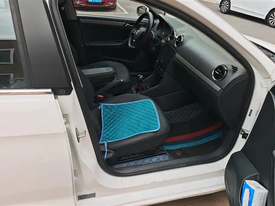Volkswagen Jetta 2017 1.5L Manual Comfort фото 8