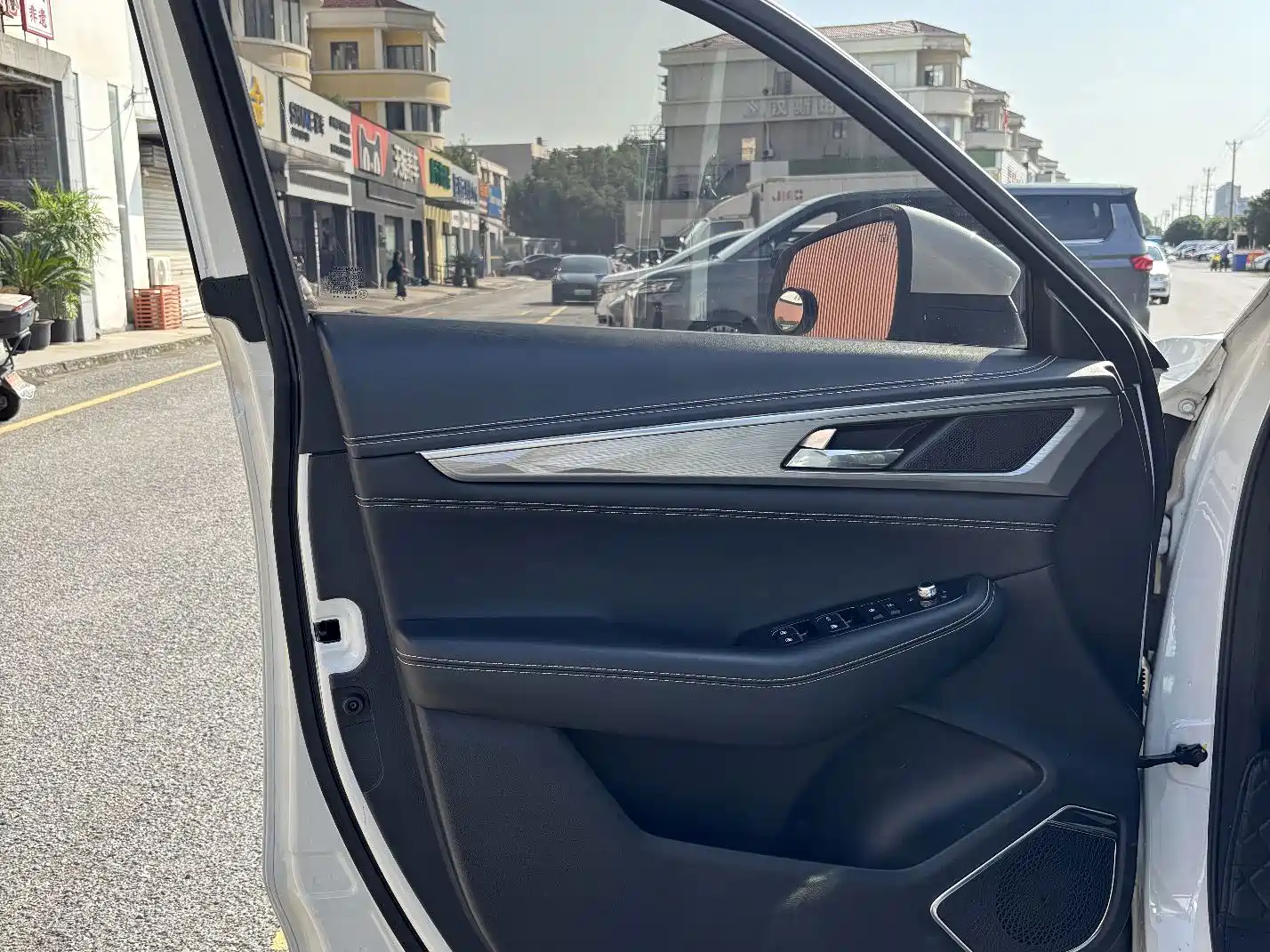 Photo 11 - Changan CS85