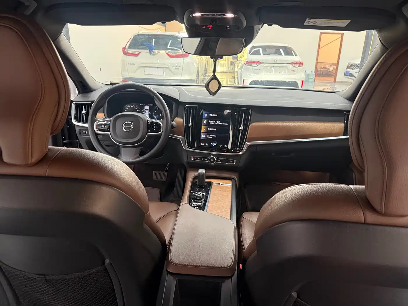 Photo 16 - Volvo S90