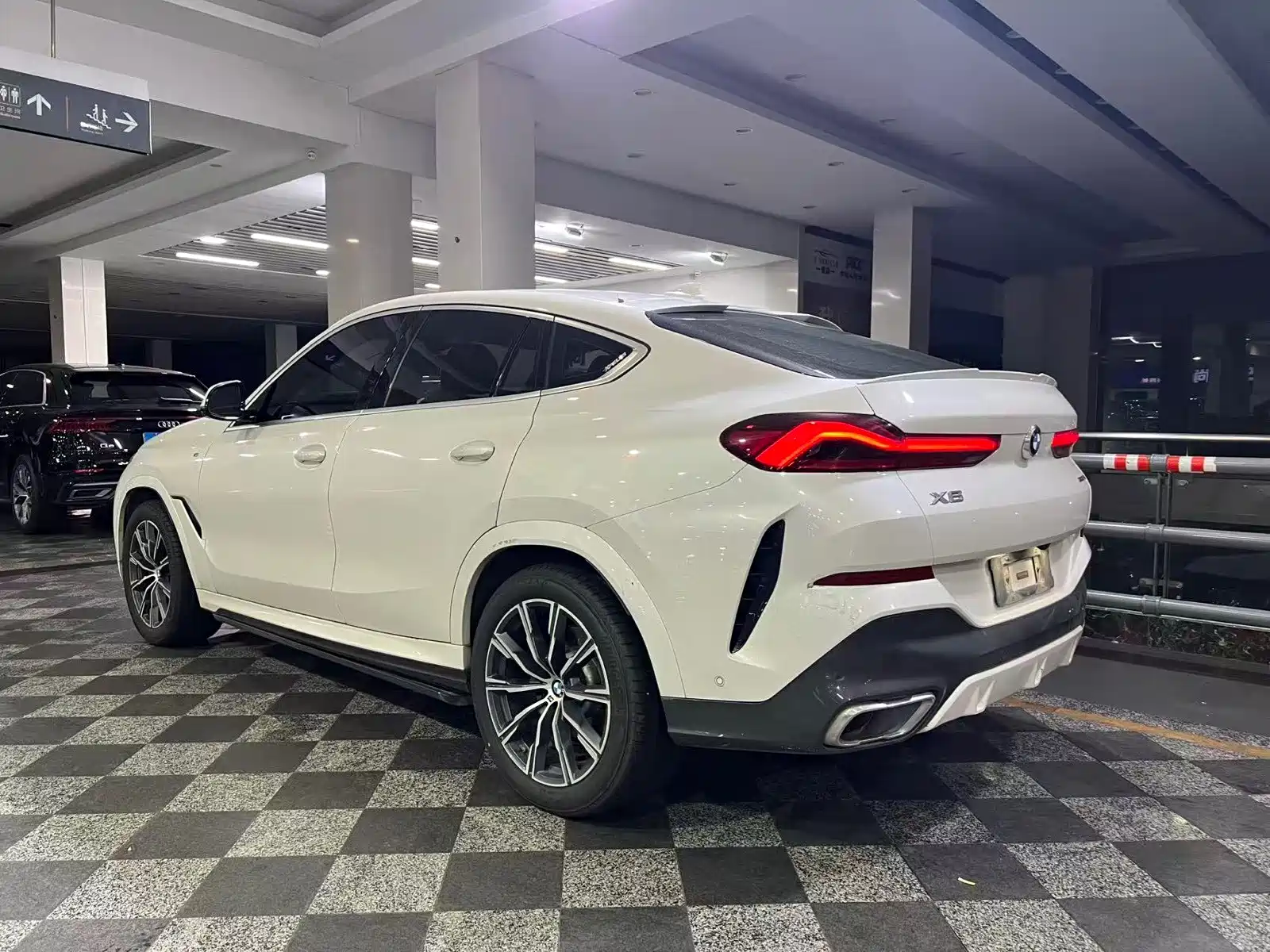 Photo 4 - BMW X6