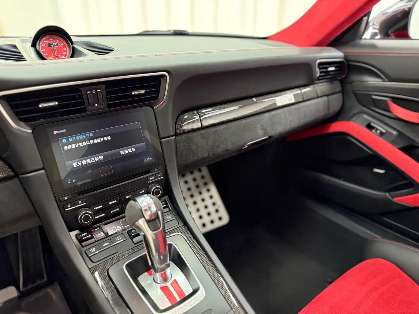 Porsche 911 2018 GT2 RS 3.8T фото 11